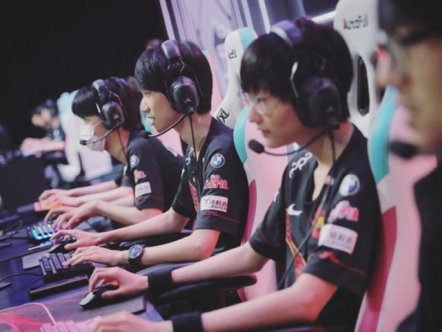 更为激烈的 更为激烈的