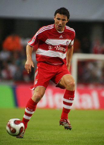 通过吸引其 通过吸引其